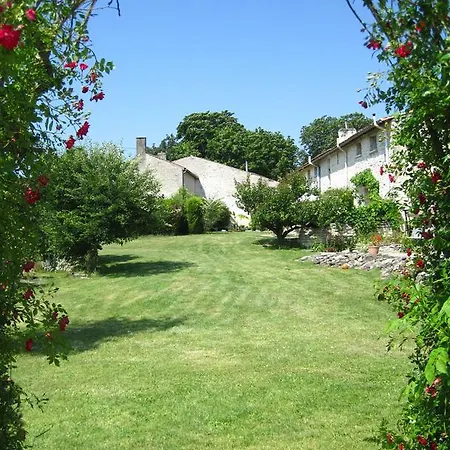 Le Noisetier At Les Hiboux * Chef-Boutonne