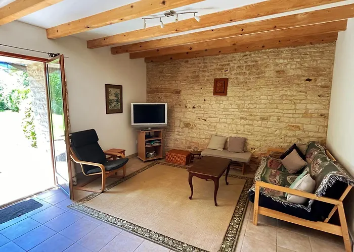 Le Noisetier At Les Hiboux *