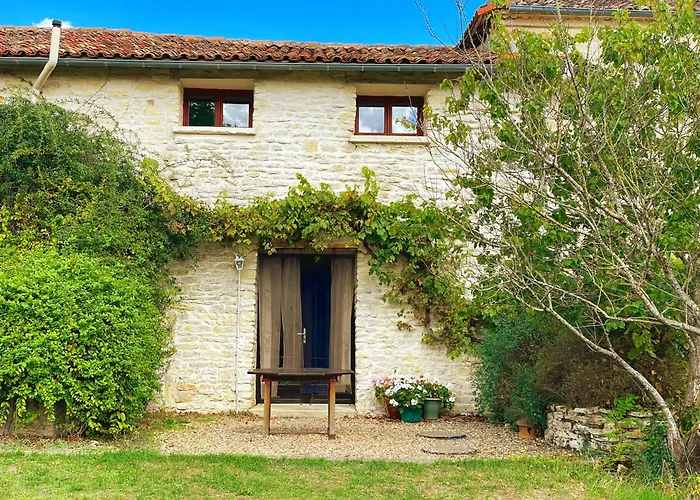 Le Noisetier At Les Hiboux * Chef-Boutonne