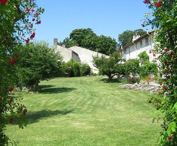 Le Noisetier At Les Hiboux * Chef-Boutonne